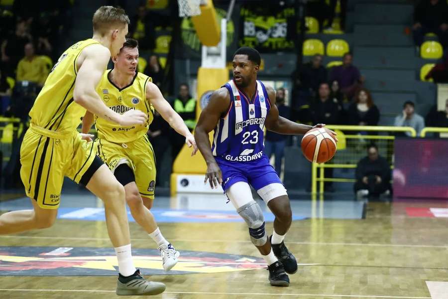 Toney Douglas esteve em destaque no FC Porto