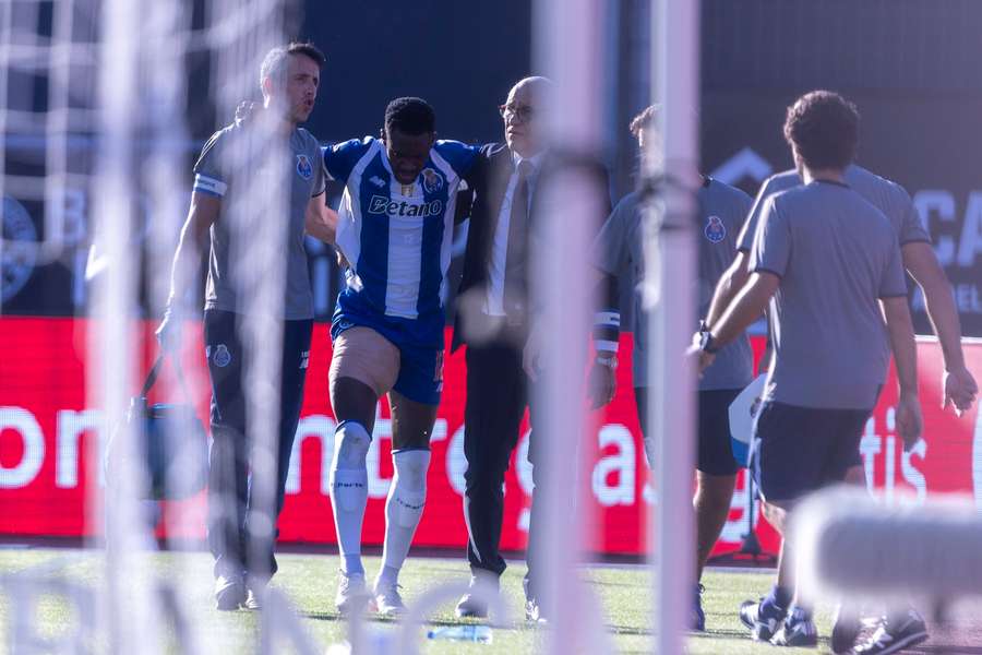 Zaidu saiu lesionado aos 18 minutos do jogo com o Académico de Viseu Zaidu saiu lesionado aos 18 minutos do jogo com o Académico de Viseu