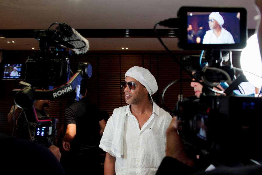 Ronaldinho speaks to the media Ronaldinho speaks to the media