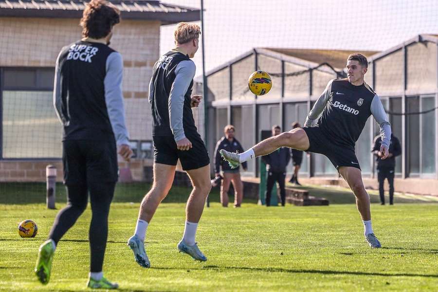 Gyökeres falha jogo com o Bolonha