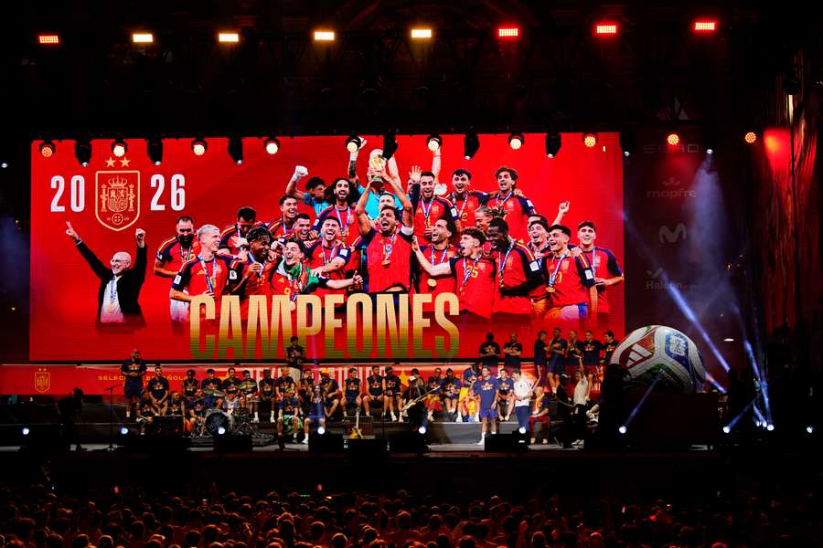 Los campeones del mundo, disfrutando con la afición el título Los campeones del mundo, disfrutando con la afición el título