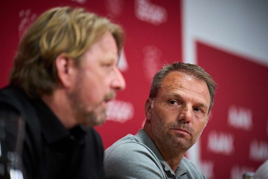 Sven Mislintat a Maurice Steijn počas tlačovej konferencie.