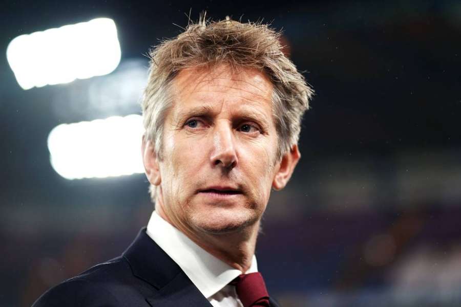 Edwin van der Sar ustąpił z Ajaxu po tym, jak nie udało im się zakwalifikować do Ligi Mistrzów