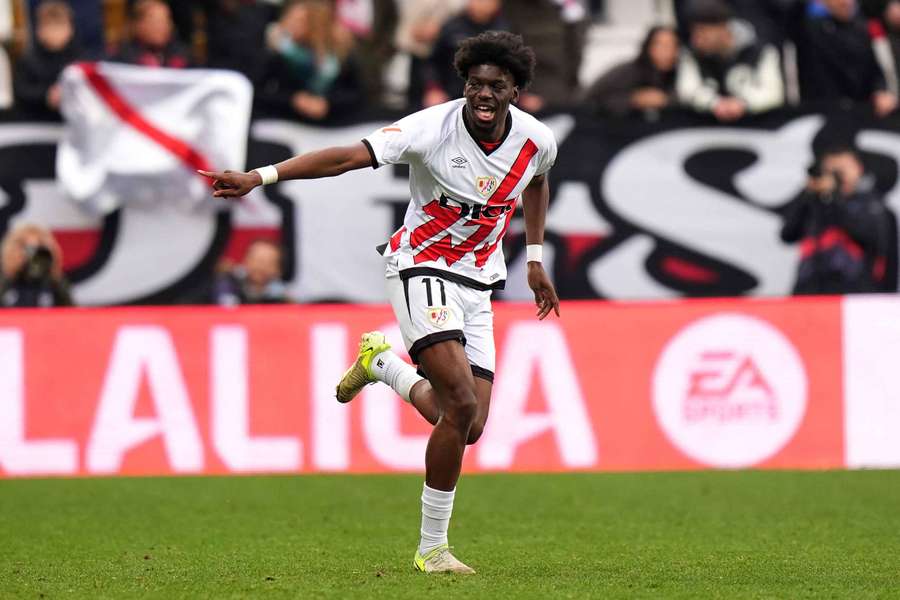 Nteka celebra el segundo gol.