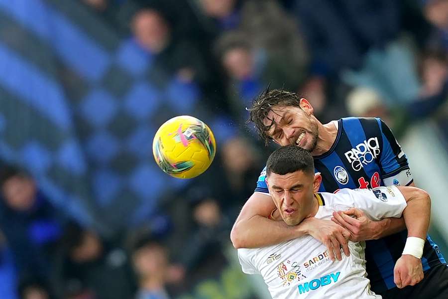 Atalanta's Rafael Toloi fights for the ball with Cagliari's Roberto Piccoli during the match