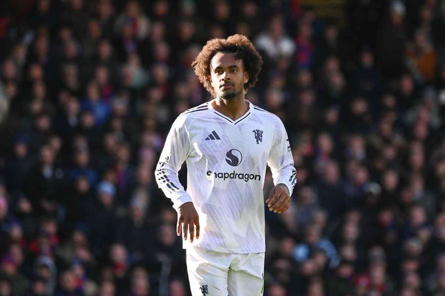 Roma desperate to "rescue" Man Utd outcast Joshua Zirkzee in £36M deal this January Roma desperate to "rescue" Man Utd outcast Joshua Zirkzee in £36M deal this January