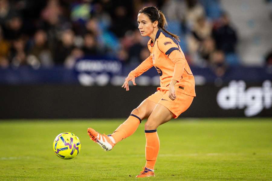 Aitana da un pase contra el Levante