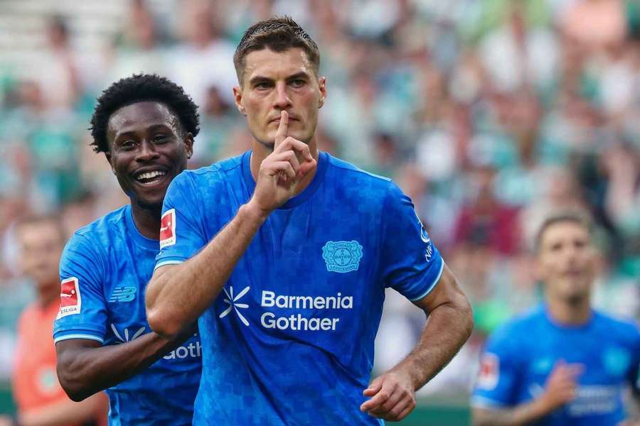 Patrik Schick dal při remíze v Brémách 3:3 dva góly Leverkusenu.