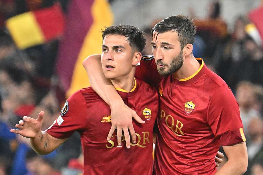 Paulo Dybala (links) wäre für die Roma eine wichtige Komponente im Rückspiel gegen Bayer