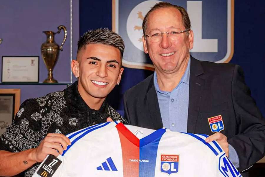 Thiago Almada avec son nouveau maillot.