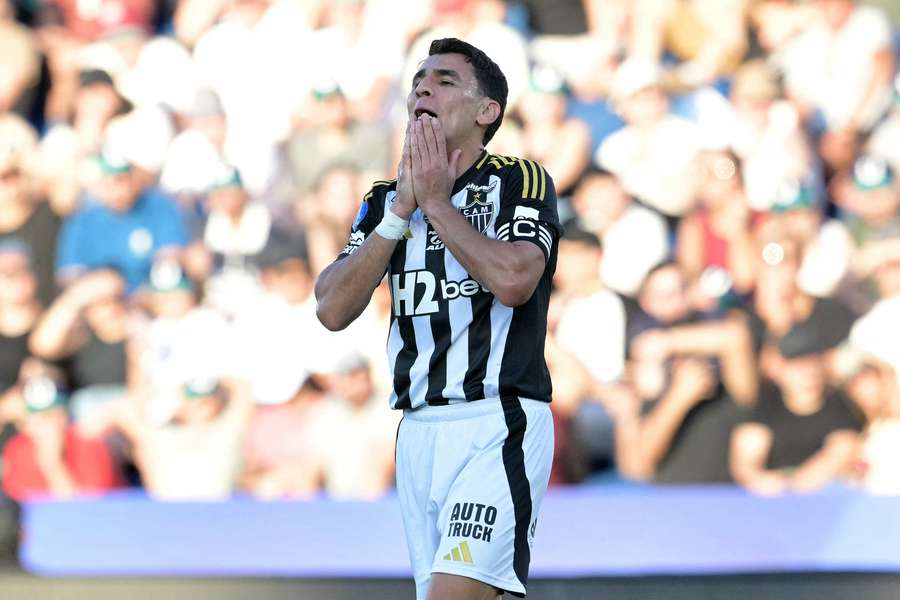 Junior Alonso em Lanús x Atlético-MG