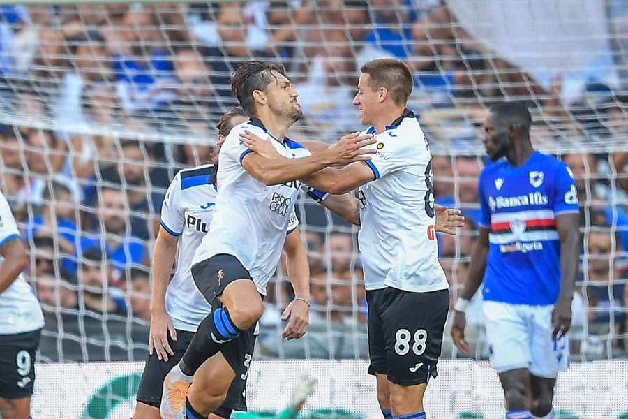Rafael Toloi en Mario Pašalić van Atalanta vieren de 0-1 tijdens de match tegen Sampdoria eerder dit seizoen, de wedstrijd zou in 0-2 eindigen