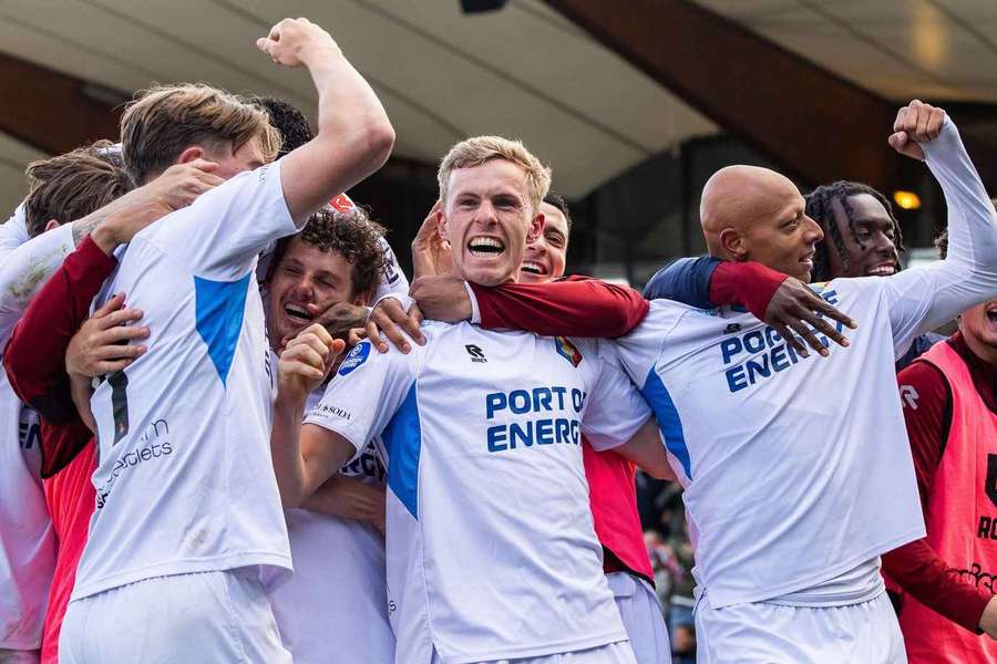 Telstar celebrate Guus Offerhaus' (centre) 1-0 against Heracles Almelo