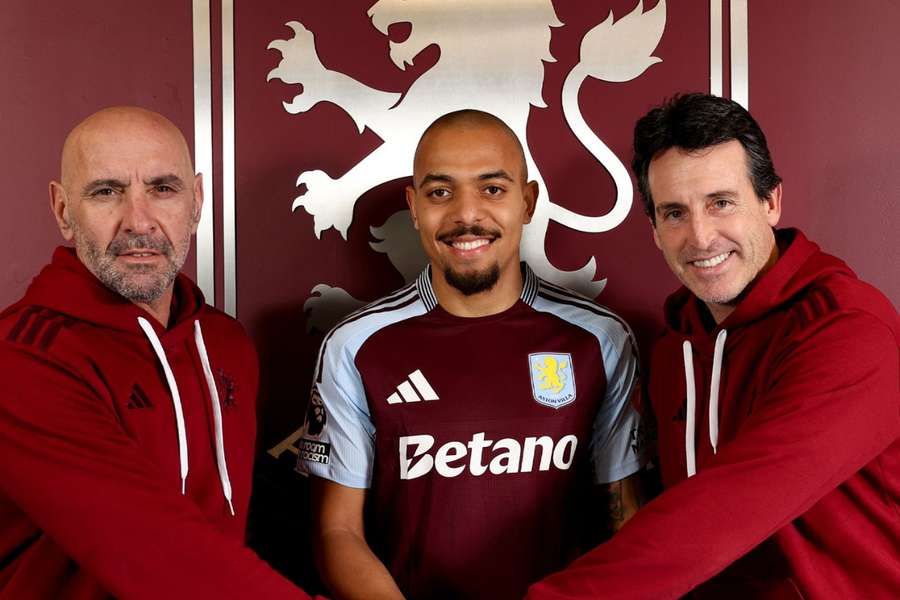 Malen na altura da assinatura pelo Aston Villa