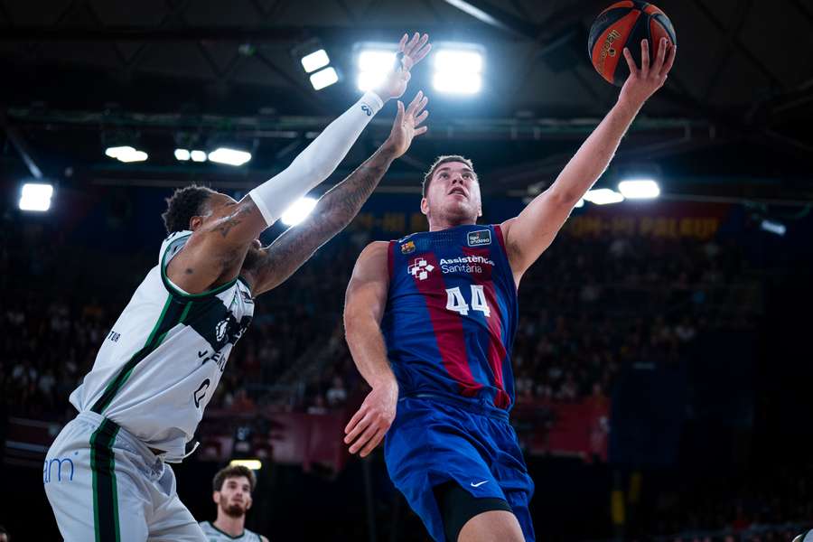 El Barça saca adelante su primer partido.