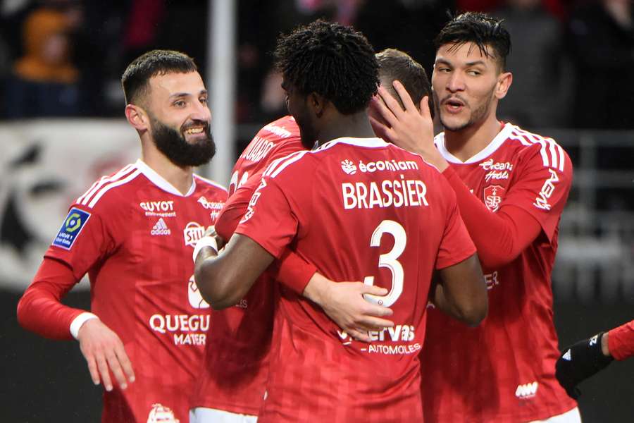 Brest s'est largement imposé face à Angers (4-0) grâce à une belle prestation d'Honorat. 