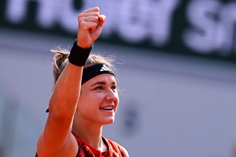 Karolina Muchova heureuse après avoir éliminé Aryna Sabalenka. 