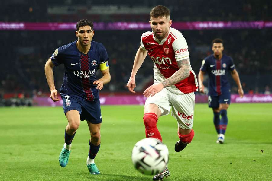 Caio Henrique contre Achraf Hakimi.