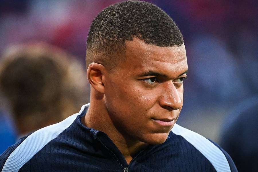 Kylian Mbappé voor de Nations League-wedstrijd tussen Frankrijk en Italië