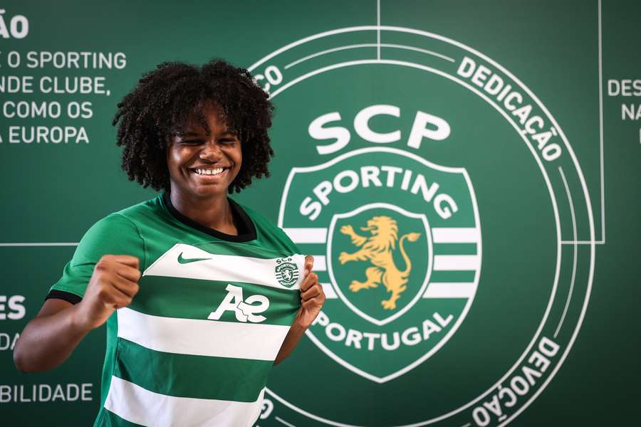 Maísa Correia é a mais jovem de sempre a jogar e marcar pela equipa principal do Sporting