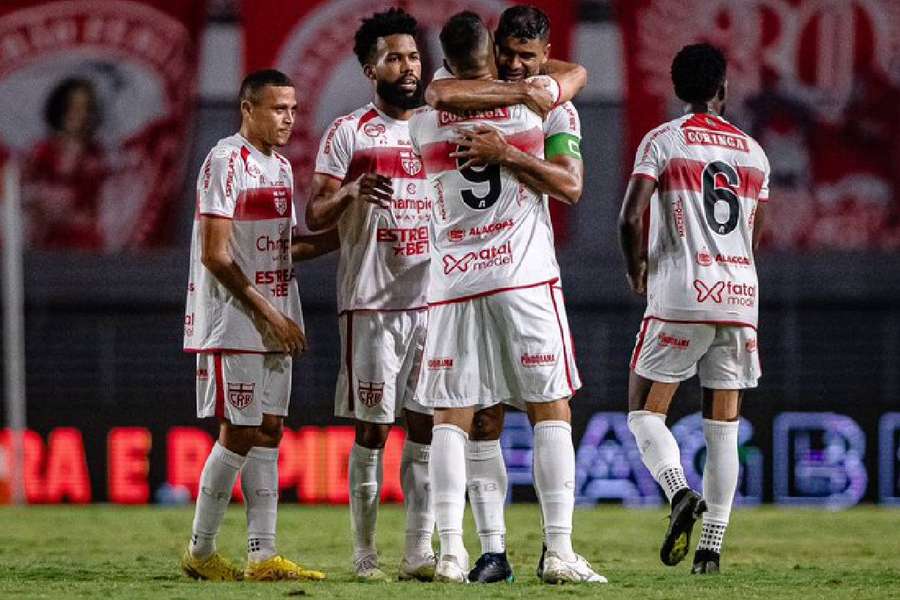 Série B: como foram os últimos jogos entre CRB e Chapecoense?