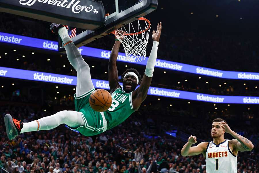 Los Celtics superan a Denver en un partido entre campeones.