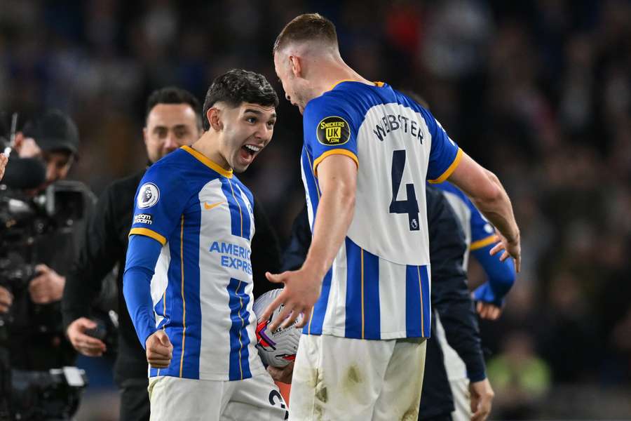 Julio Enciso (l.) und Adam Webster feiern einen Big Point im Kampf um Europa.