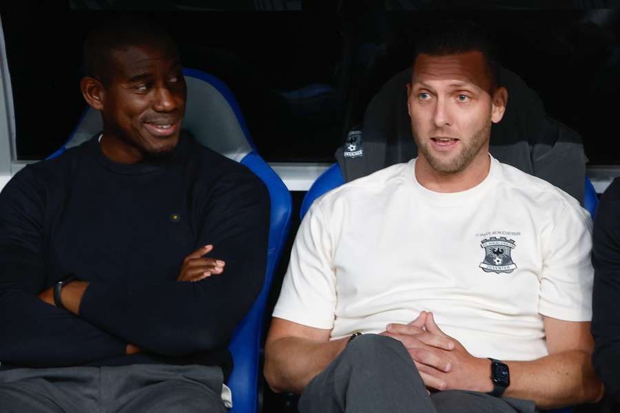 Go Ahead Eagles assistant manager Rick Adjei (L) next to manager Melvin Boel