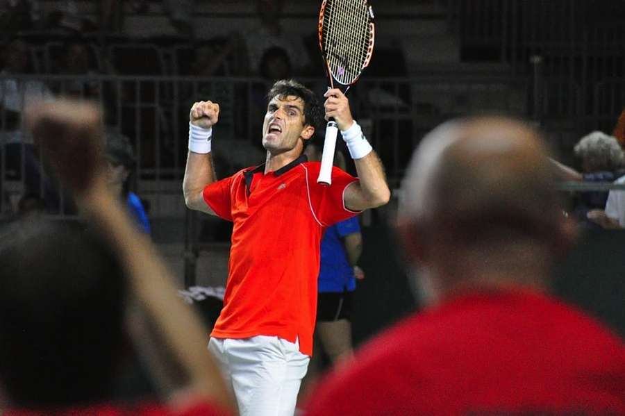 Tommy Robredo celebra una victoria en la Copa Davis