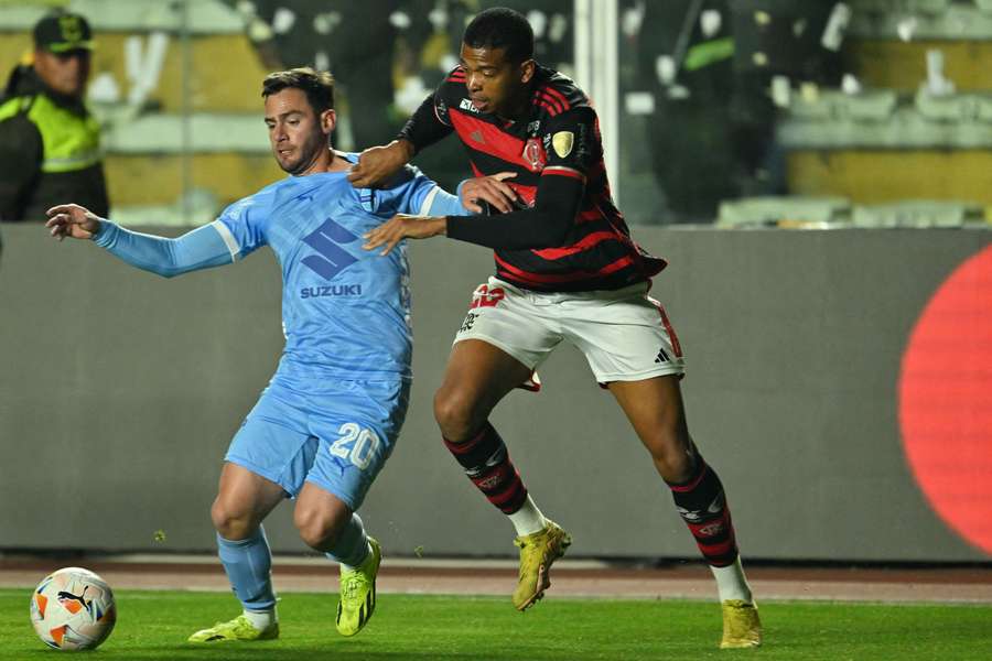 El Flamengo sufre para avanzar en la Copa Libertadores.