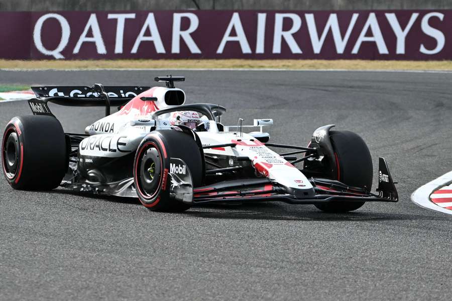 Verstappen cu un nou look al mașinii pe circuitul de la Suzuka