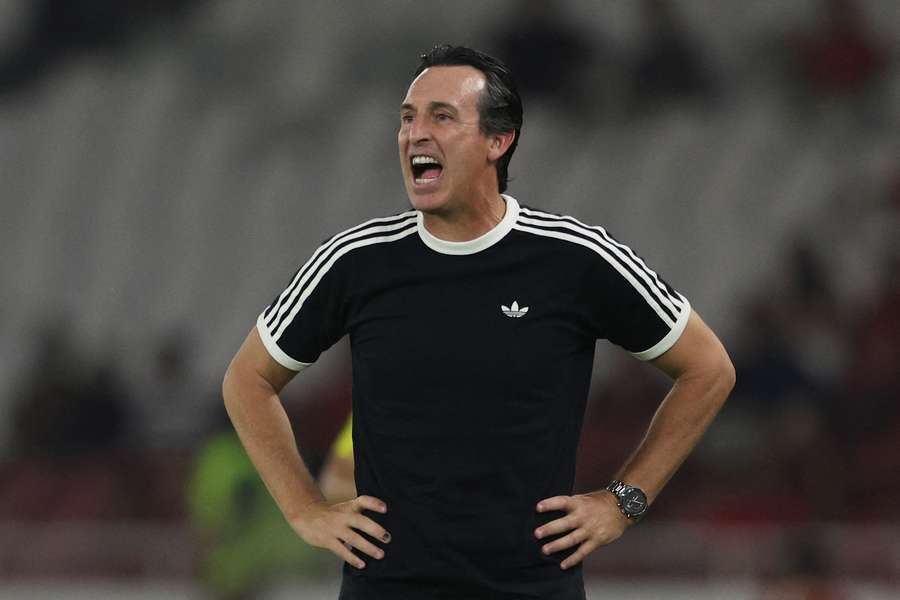 Emery rozhodne zbrane neskladá. Emery rozhodne zbrane neskladá.