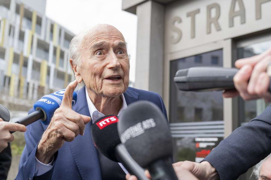 Blatter reconhece que FIFA também sofreu com casos de corrupção Blatter reconhece que FIFA também sofreu com casos de corrupção