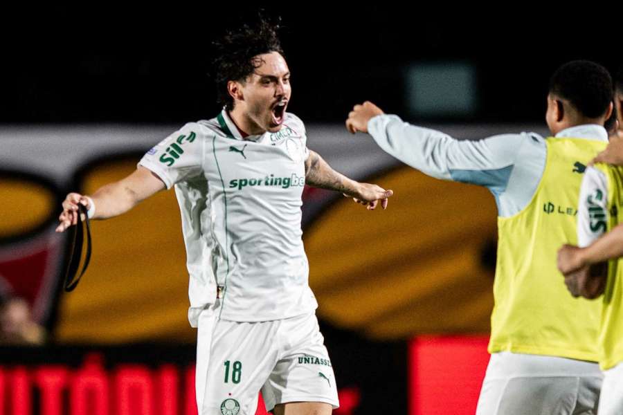 Maurício se envolveu em lance que gerou primeira expulsão do jogo Maurício se envolveu em lance que gerou primeira expulsão do jogo