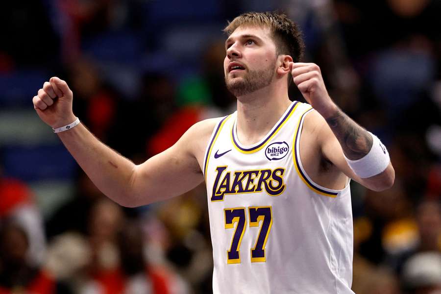 Doncic celebra la victoria de los Lakers Doncic celebra la victoria de los Lakers