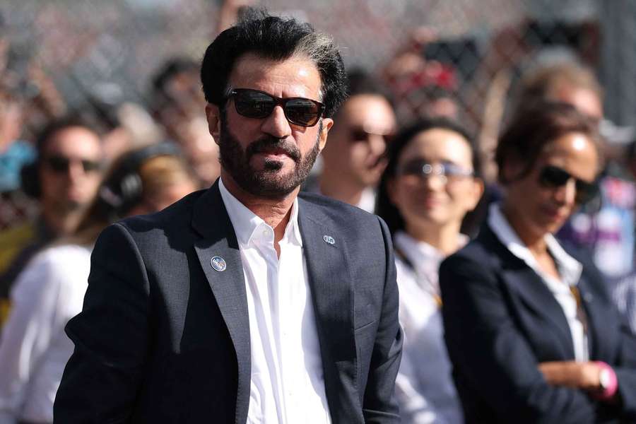 Silverstone, Wielka Brytania – 4 lipca 2026 r. Prezes FIA Mohammed ben Sulayem podczas kwalifikacji Formuły 1. Silverstone, Wielka Brytania – 4 lipca 2026 r. Prezes FIA Mohammed ben Sulayem podczas kwalifikacji Formuły 1.