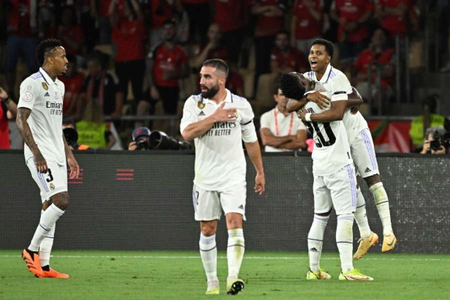 Rodrygo e Vinicius comemoram a vitória do Real Madrid