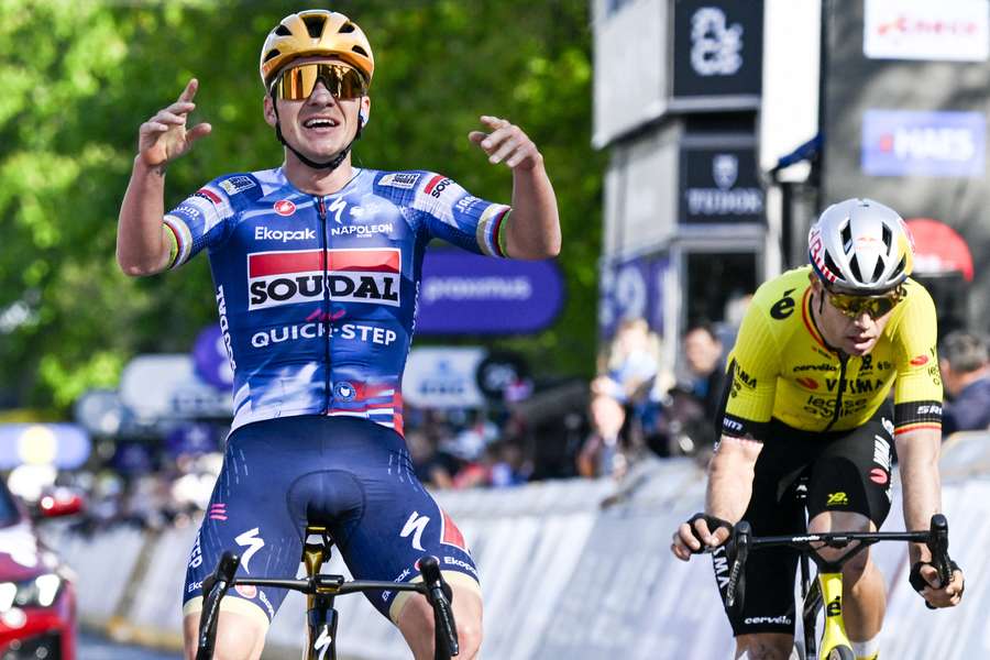 Evenepoel supera a Van Aert en la meta de la Flecha Brabanzona