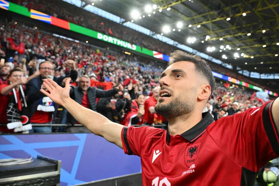 Bajrami marca a los 23 segundos el gol más rápido en la historia de la Eurocopa