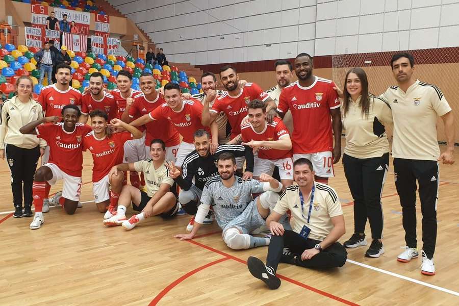 Festa do Benfica com apuramento garantido na Roménia