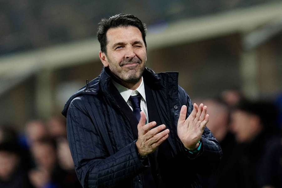 Buffon żartuje, że Neuer "może grać jeszcze przez pięć lat" z okazji 40. urodzin