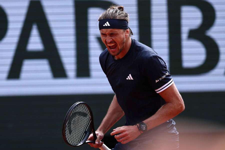 Zverev počas zápasu s Cobollim.