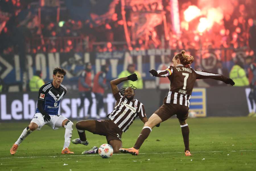 St. Pauli e Hamburgo anulam-se no dérbi da cidade St. Pauli e Hamburgo anulam-se no dérbi da cidade