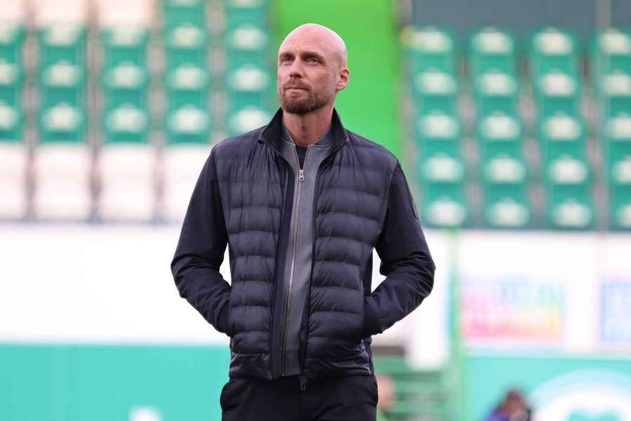 Ole Book replaces Sebastian Kehl