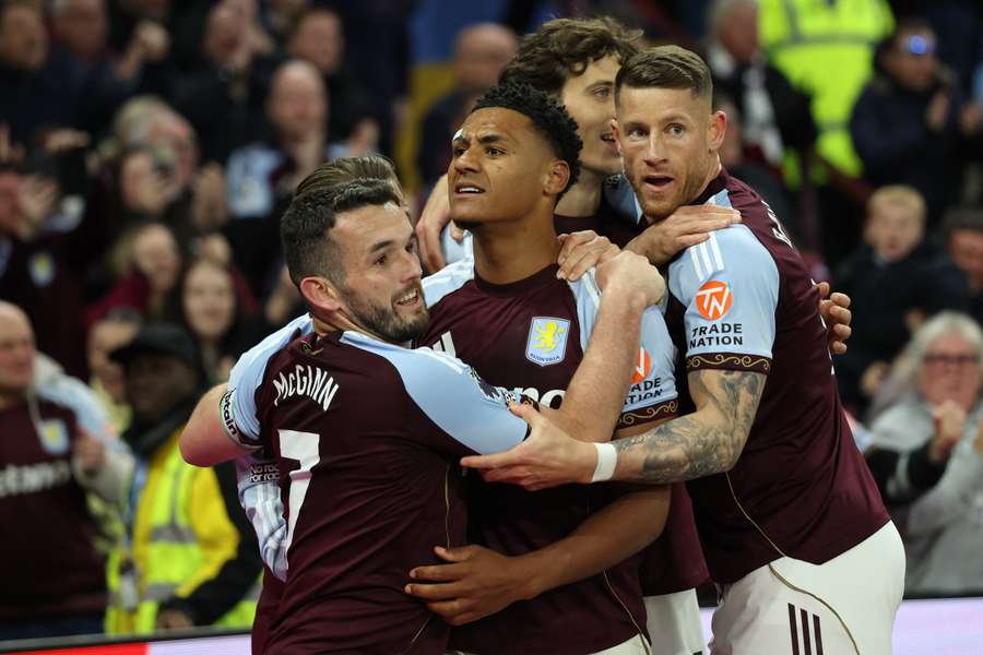 Dopo la Coppa Campioni e la Supercoppa Europa del 1982, l'Aston Villa prova a conquistare anche l'Europa League in finale contro il Friburgo