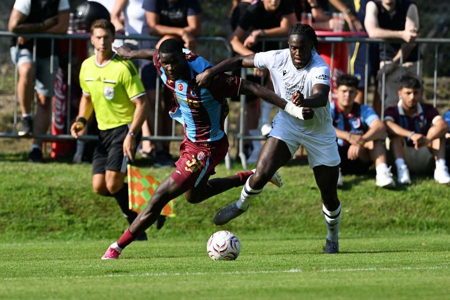 Un'azione di Udinese-Trabzonspor Un'azione di Udinese-Trabzonspor