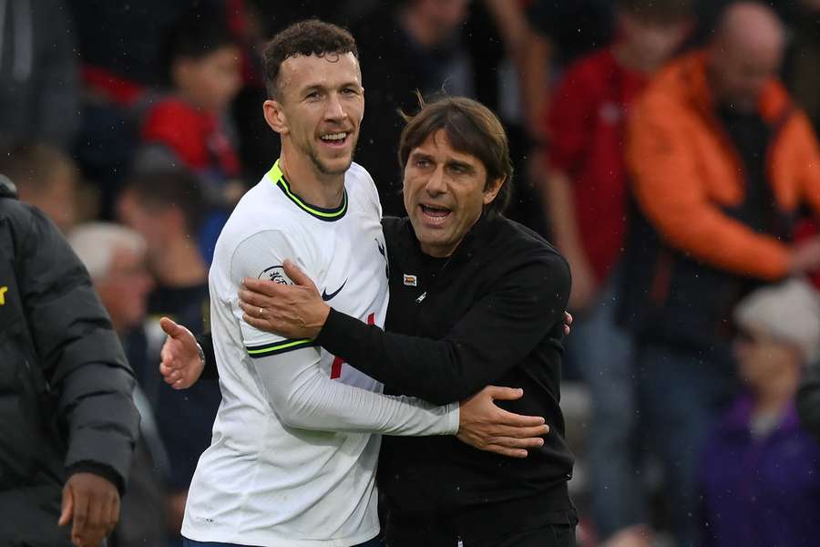 Antonio Conte (R) celebrates with Ivan Perisic (L) 