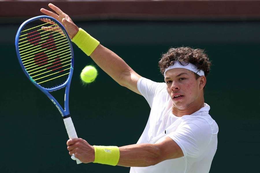 Shelton avanza en Indian Wells.