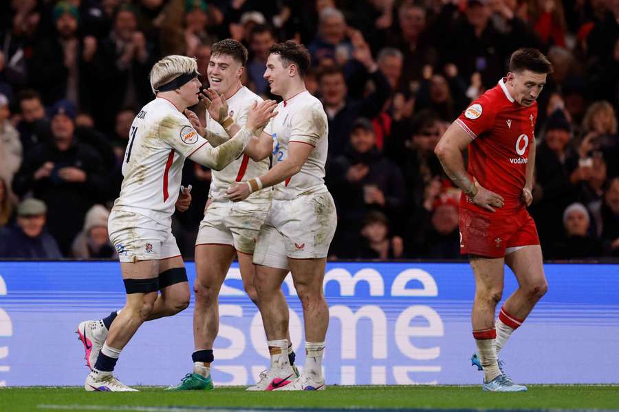 Arundell hat-trick as England thrash Wales in Six Nations