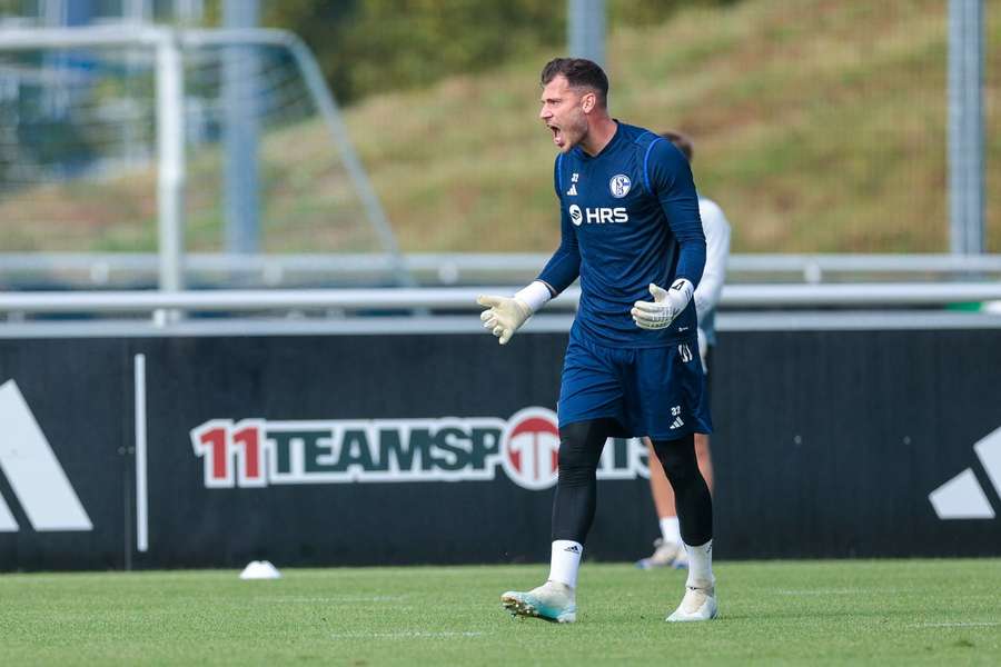 Marius Müller im Schalke-Training.